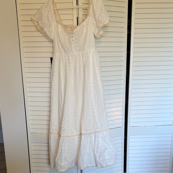 Tuckernuck Dresses & Skirts - Tuckernuck Pomander Place Dainty Eyelet Holley Dress - White medium NWT